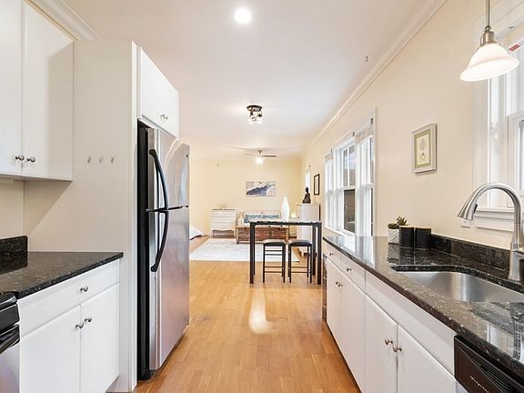 4th image of 131 Green St Unit 107