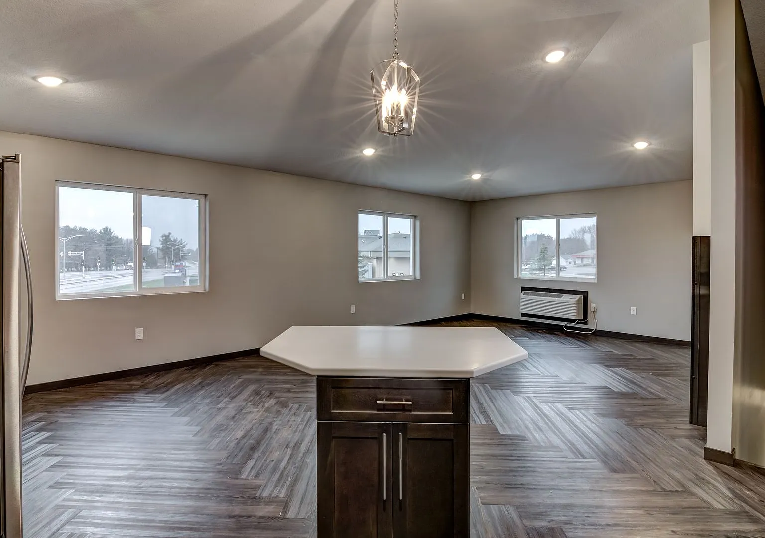 2 Bed 2 Bath - Private Entry! $500 Deposit! — Photo 4
