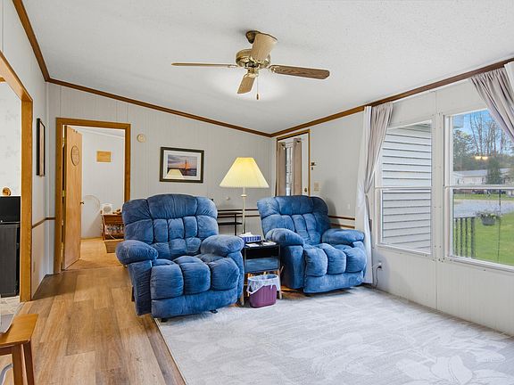 4th image of 206 Autumn Rd