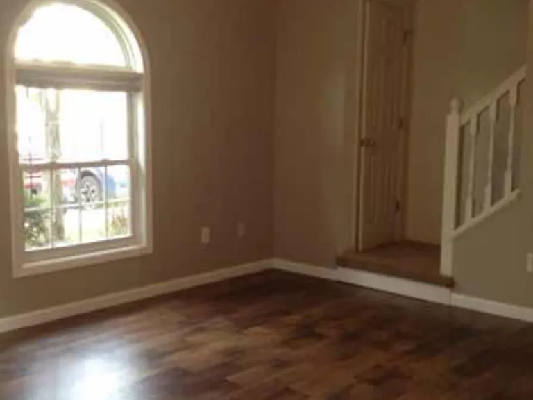 3351 S Oaklawn Cir — Photo 2