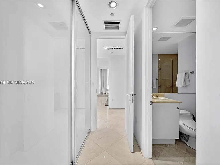 100 S Pointe Dr #3207 — Photo 30
