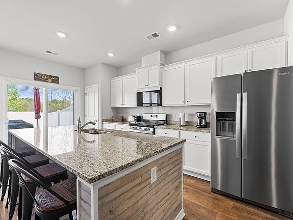 4th image of 129 Yarrow Way