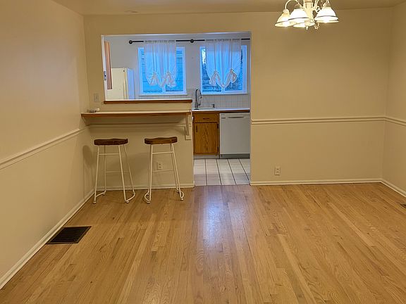 Dining room/ kitchen