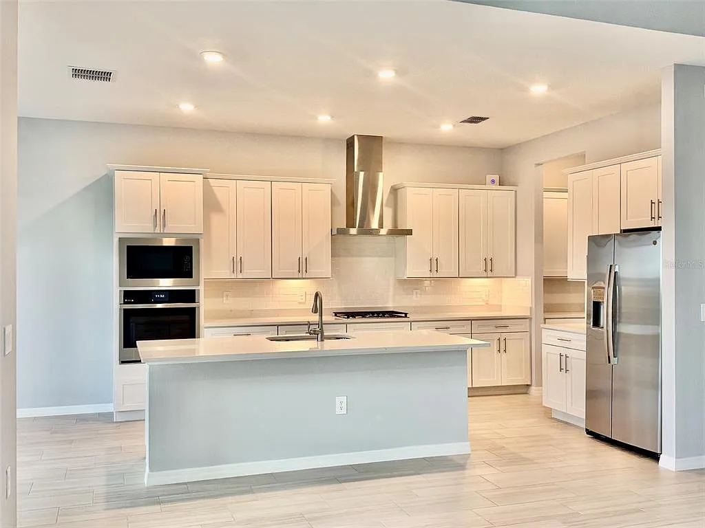 4 bed, 3.0 bath, 2744 sqft, $8,000 — Photo 3