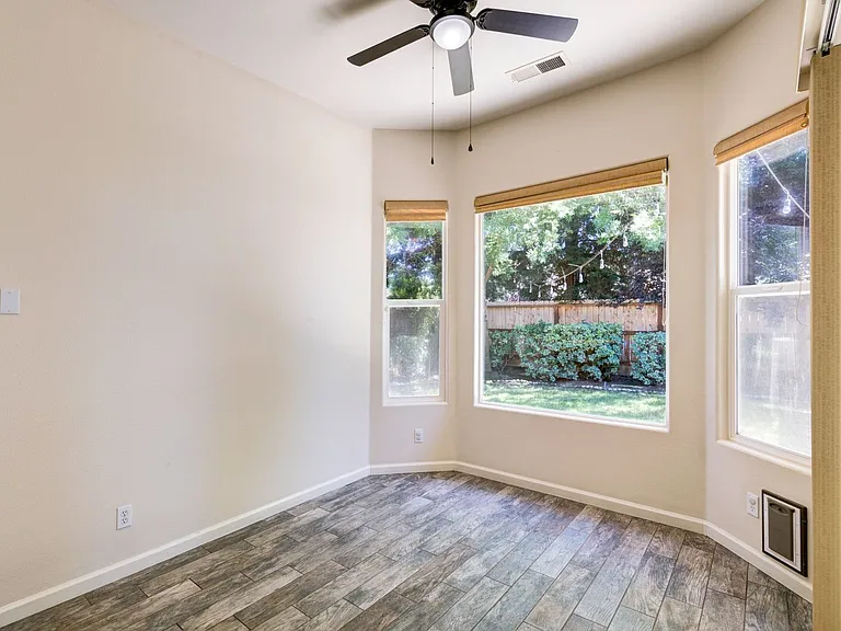 2418 Warner Ave — Photo 10