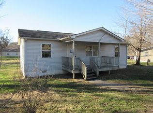 569 Market St, Crab Orchard, TN 37723