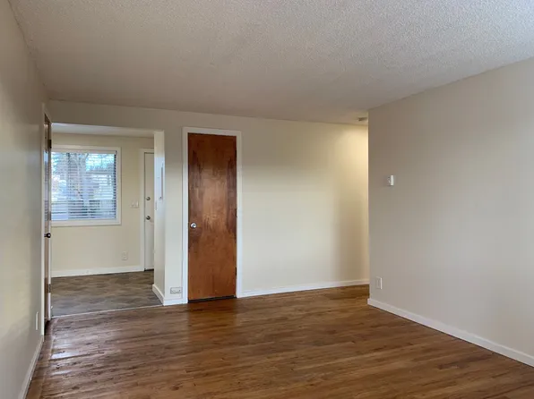 C2402 - Maple Court Apartments