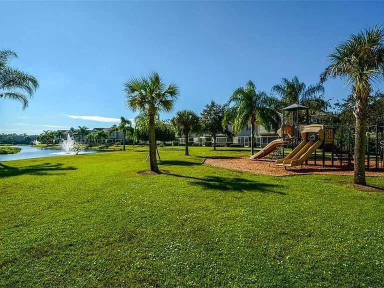 7685 Plantation Cir #B — Photo 23
