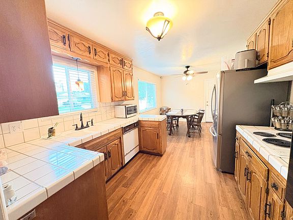 5th image of 683 E Browning Ave