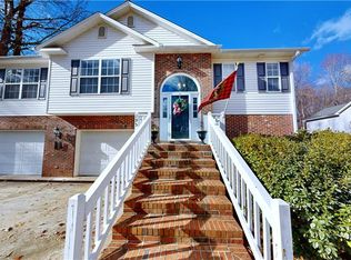195 Winterberry Dr, Thomasville, NC 27360