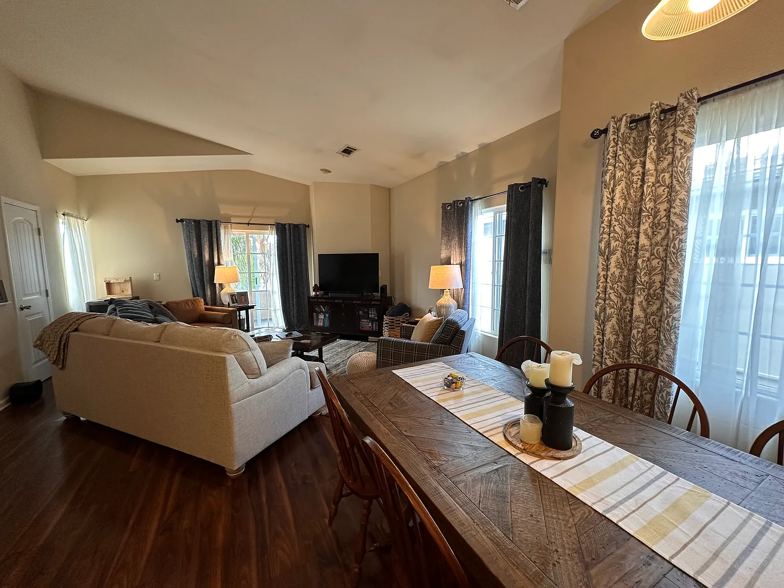 2 bed, 2.5 bath, 1500 sqft, $4,850 — Photo 3
