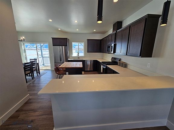 5th image of 2300 Lark Ln