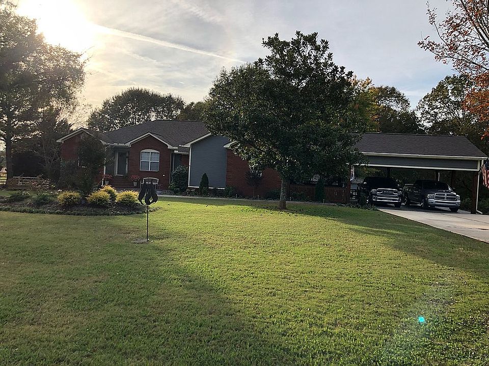 Front yard with added carpor