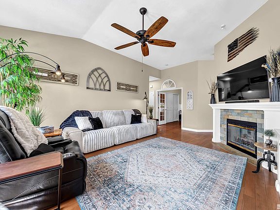 5th image of 1595 Southview Dr