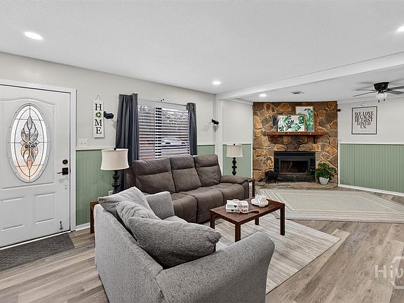 2nd image of 105 Melrose Place