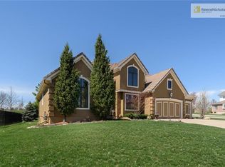 9602 Deer Run St, Lenexa, KS 66220