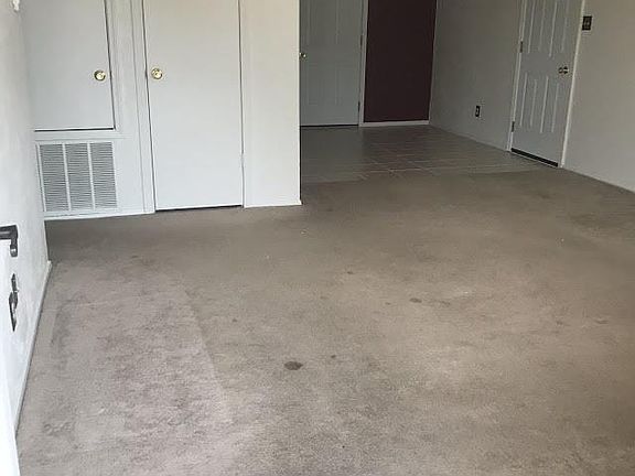 3rd image of 218 Dirks Dr