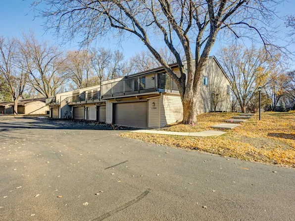 1366 Arden View Dr, Arden Hills, MN 55112