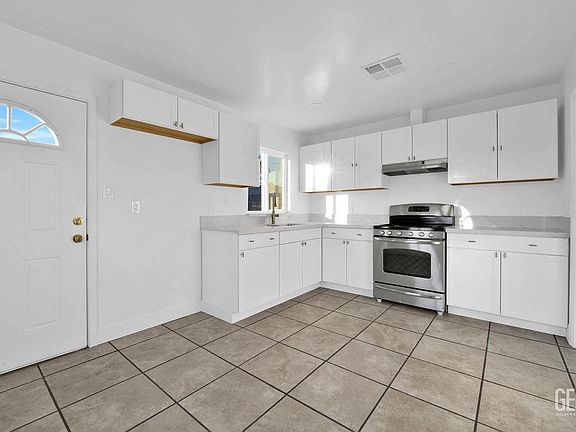 4th image of 8717 Rosewood Ave