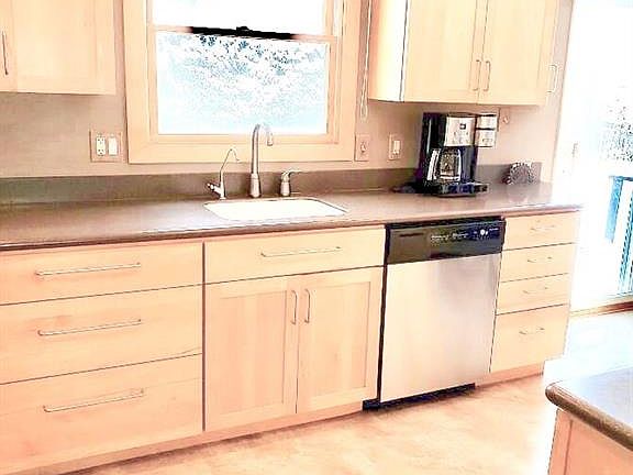 4th image of 3949 Summerway Ln