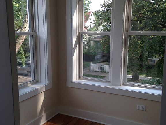 3rd image of 1940 W Touhy Ave #2S