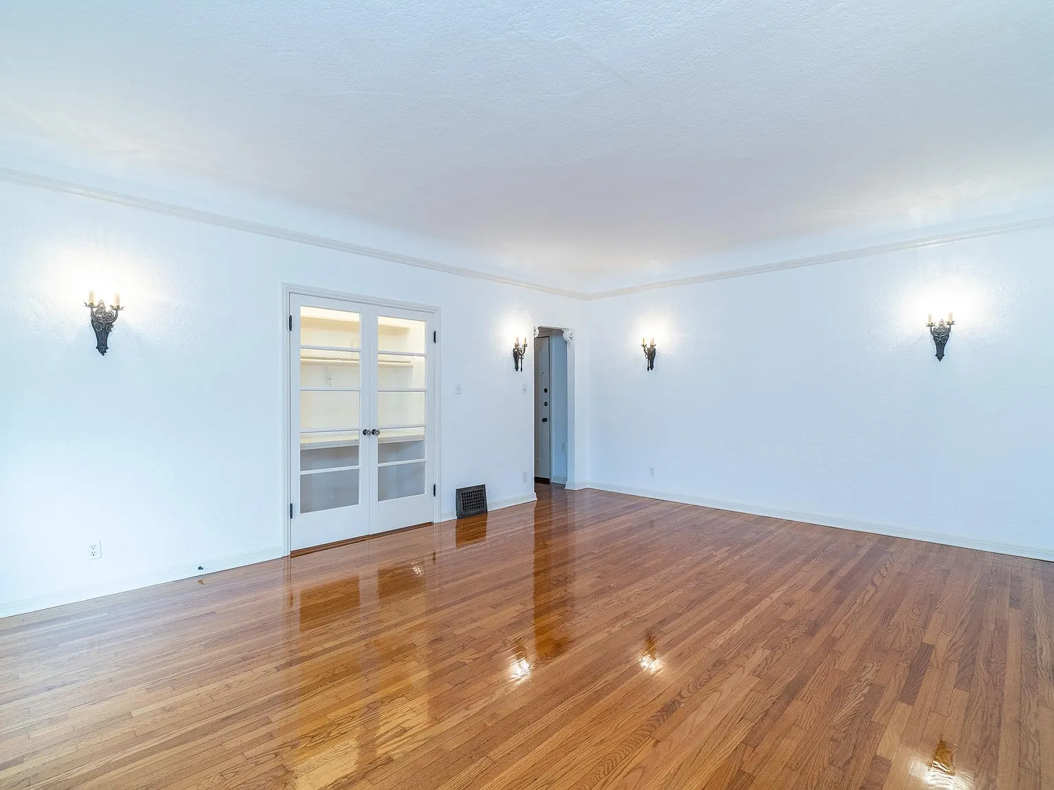1 bed, 850 sqft, $3,195 — Photo 3