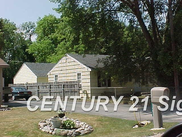 1st image of 1489 Maria St