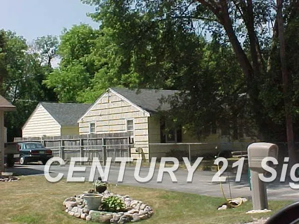 1489 Maria St, Flint, MI 48507