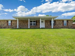 3213 Apple Dr, Saint Charles, MO 63301