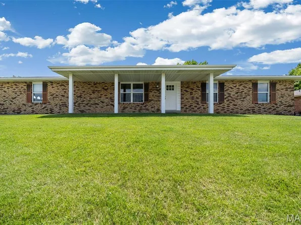 3213 Apple Dr, Saint Charles, MO 63301