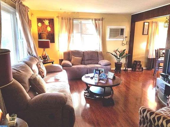 3rd image of 4113 Remington Ave