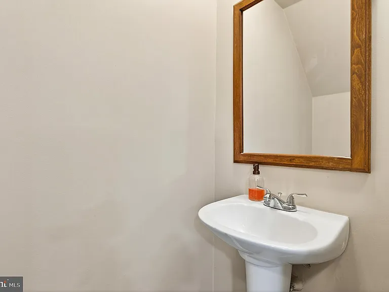 803 Valley Dr — Photo 13