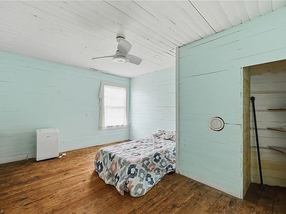 32nd image of 985 Traphill Rd