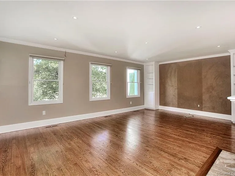 450 Center St #15 — Photo 11