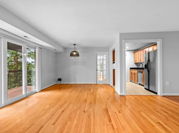 214 Park Terrace Ct SE APT 87, Vienna, VA 22180