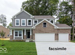 696 Yorkshire Dr, Columbus, IN 47201