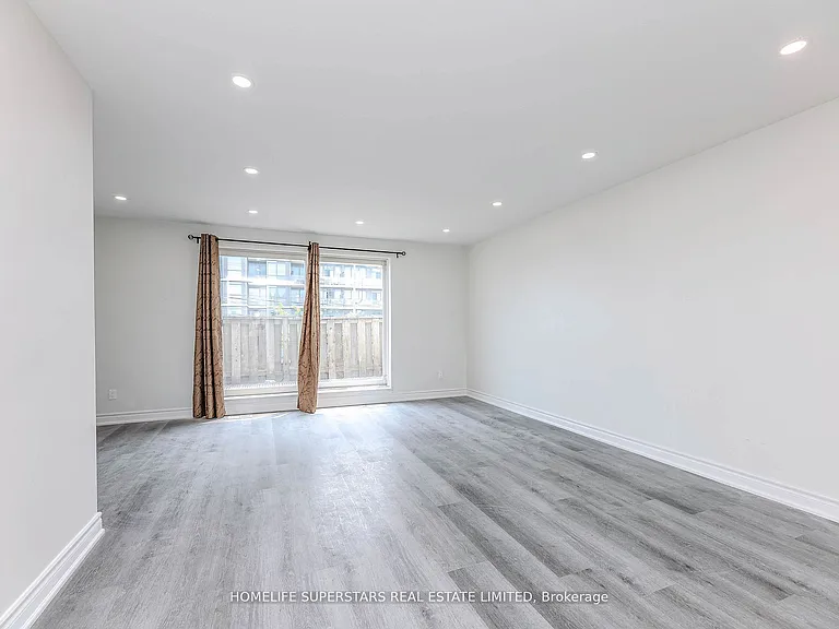 1164 The Queensway #A — Photo 9