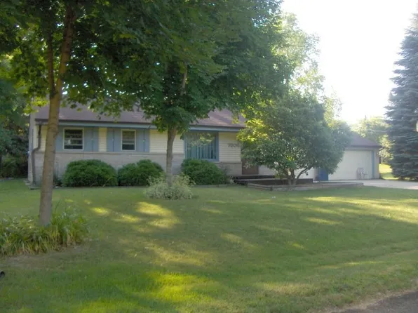 7606 N Edgeworth Dr, Milwaukee, WI 53223