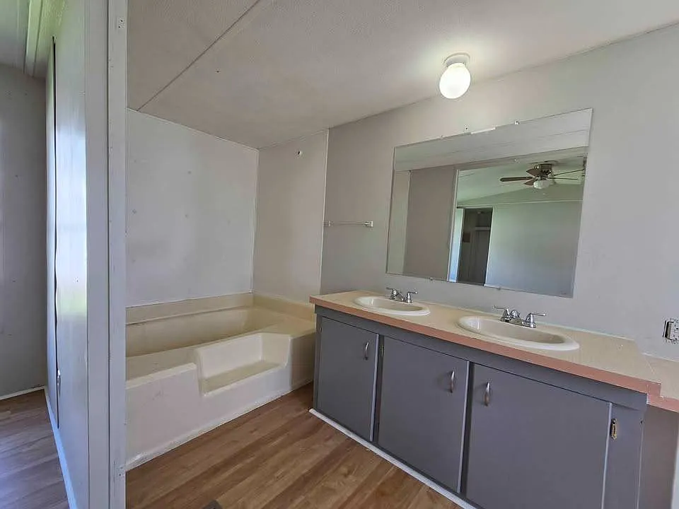 3 bed, 2.0 bath, $1,050 — Photo 4