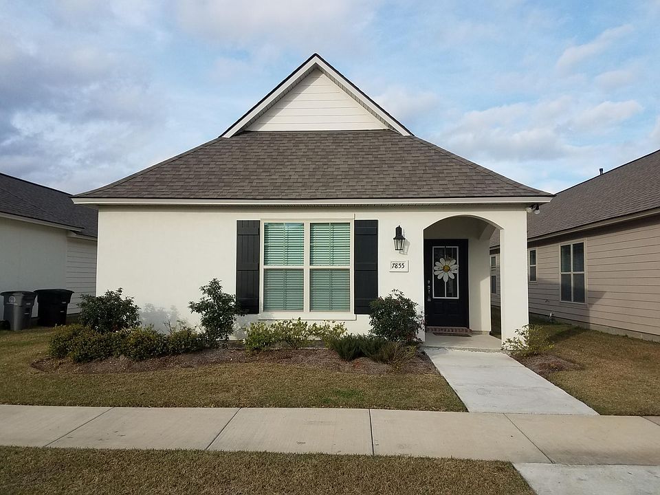 Great House, Great Location - Walk to pool and fitness room!
