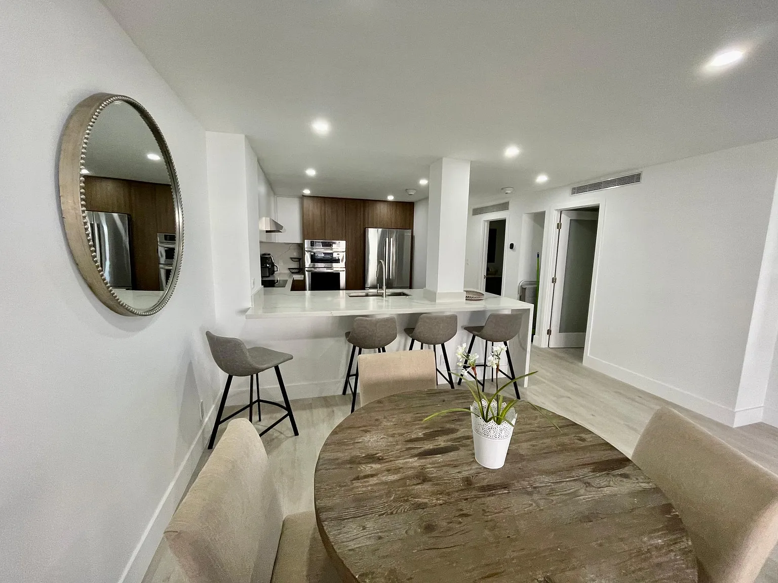 2 bed, 1080 sqft, $5,000 — Photo 4