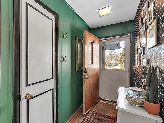 4th image of 2125 Forest Glen St