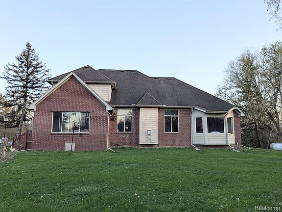 5th image of 23233-30 Mile Rd