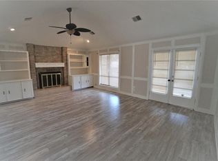 7806 Vickijohn Dr, Houston, TX 77071
