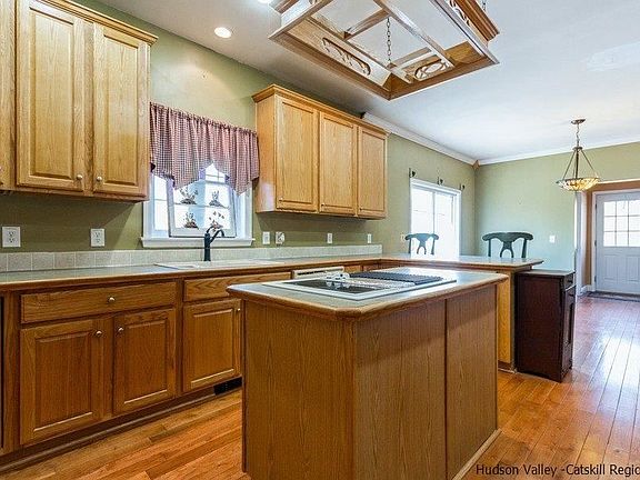5th image of 31 Laurel Hollow Ests