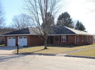 11 Sumac Rd, Mason City, IA 50401