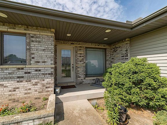 3rd image of 1613 Hickory Bend Ct