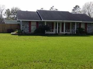909 Azalea Ln, Marksville, LA 71351
