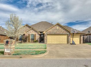 808 Evening Dr, Yukon, OK 73099