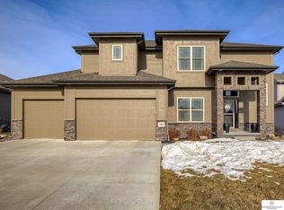 19016 Ridgemont St, Omaha, NE 68136